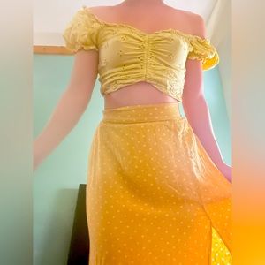 Yellow copy top and skirt set. (Skirt was ripped and resown down seam )
